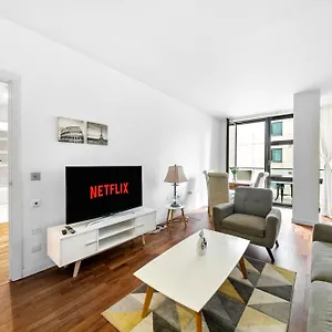 Londwell, Canary Wharf River Thames Balcony Apartment